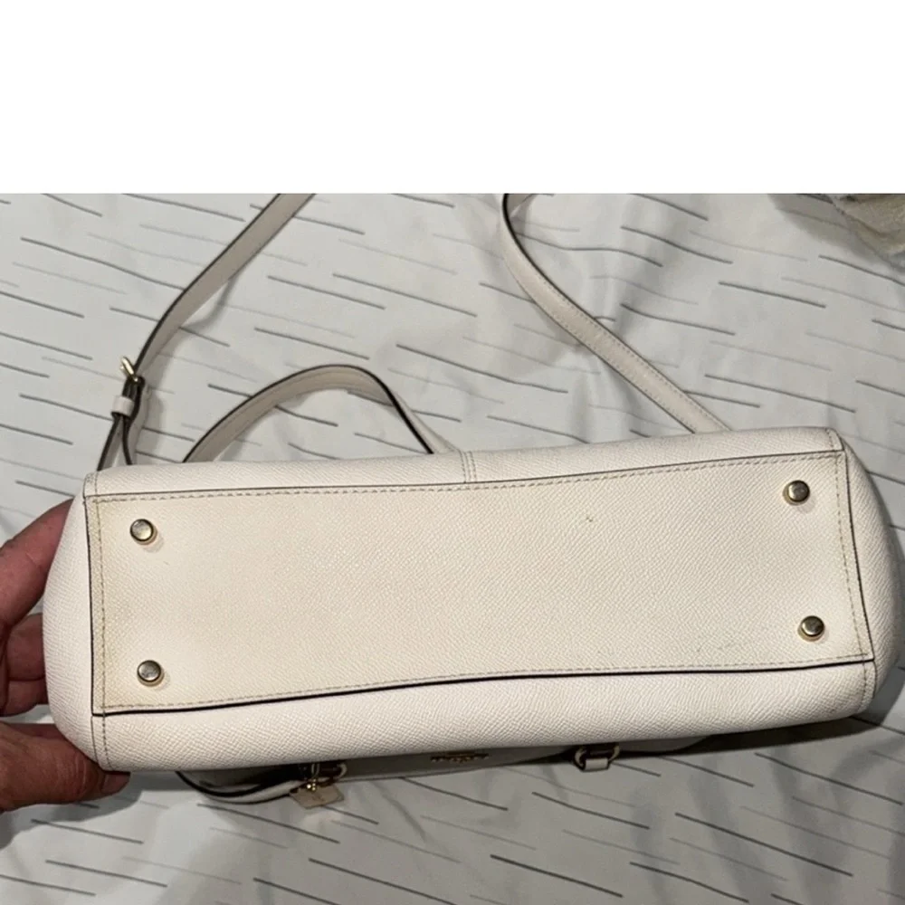 COACH PURSE IN BONE COLOR WITH GOLD - Picture 3 of 13